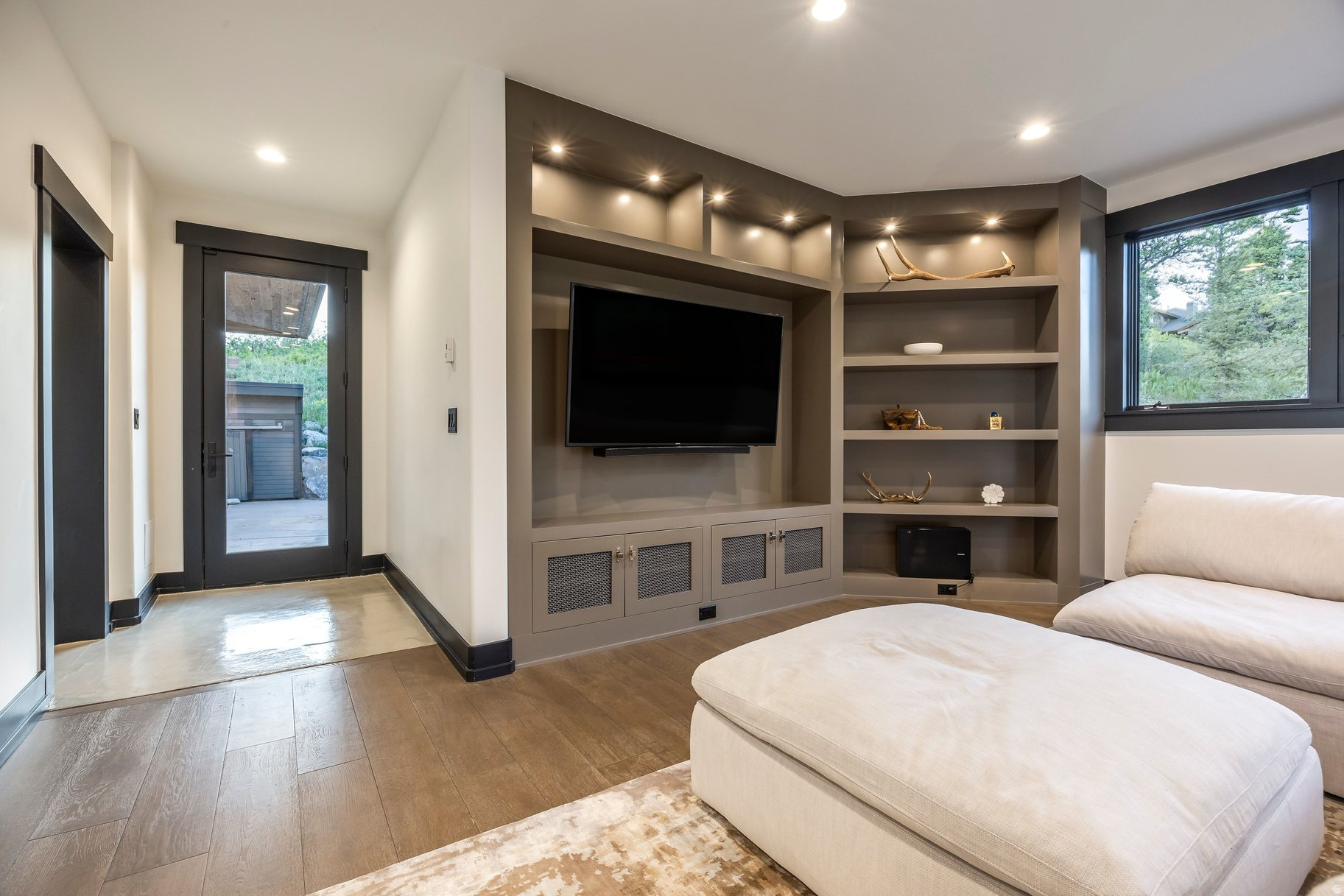 RED HAWK - Residential