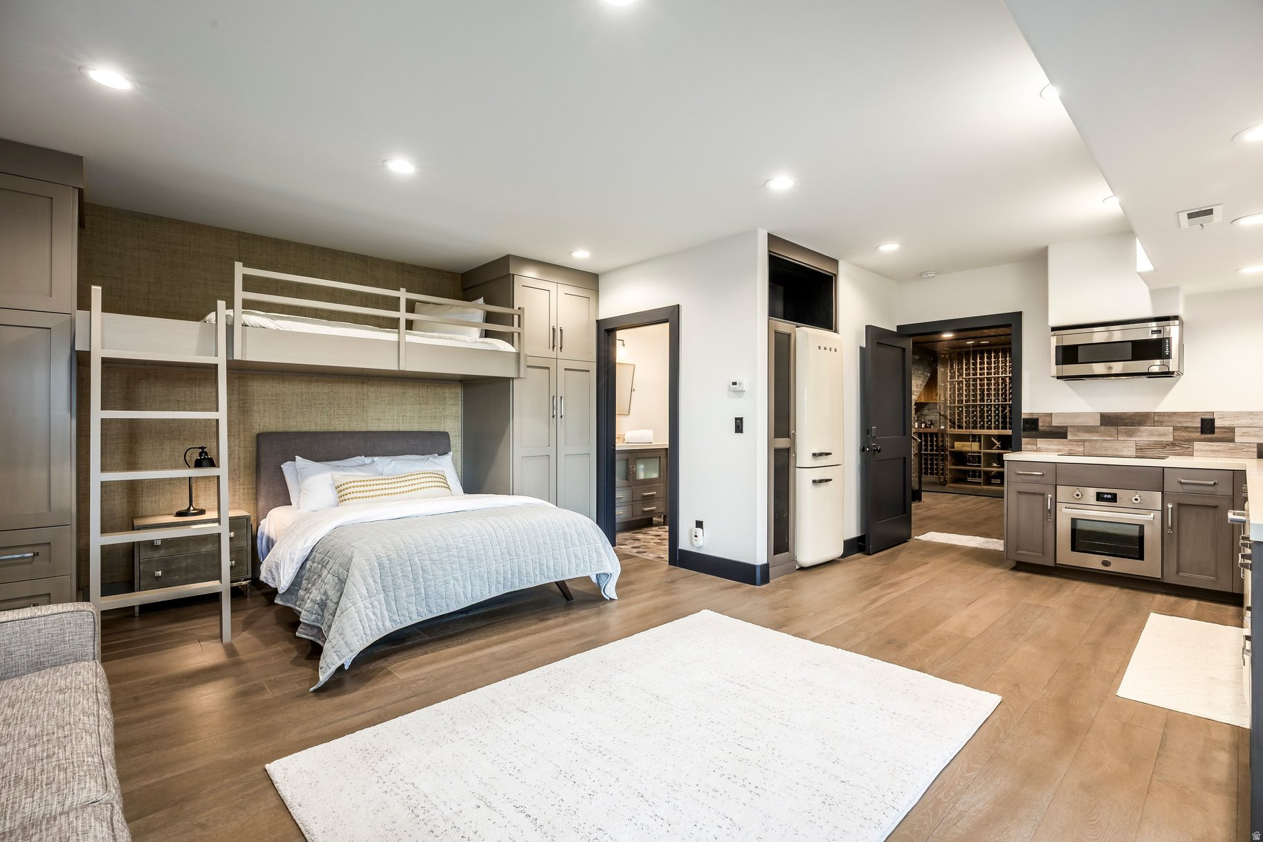RED HAWK - Residential