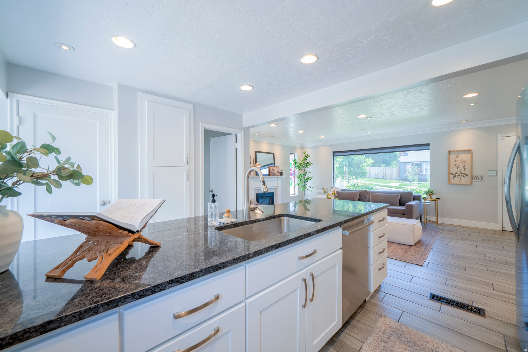COUNTRY CLUB HEIGHTS - Residential