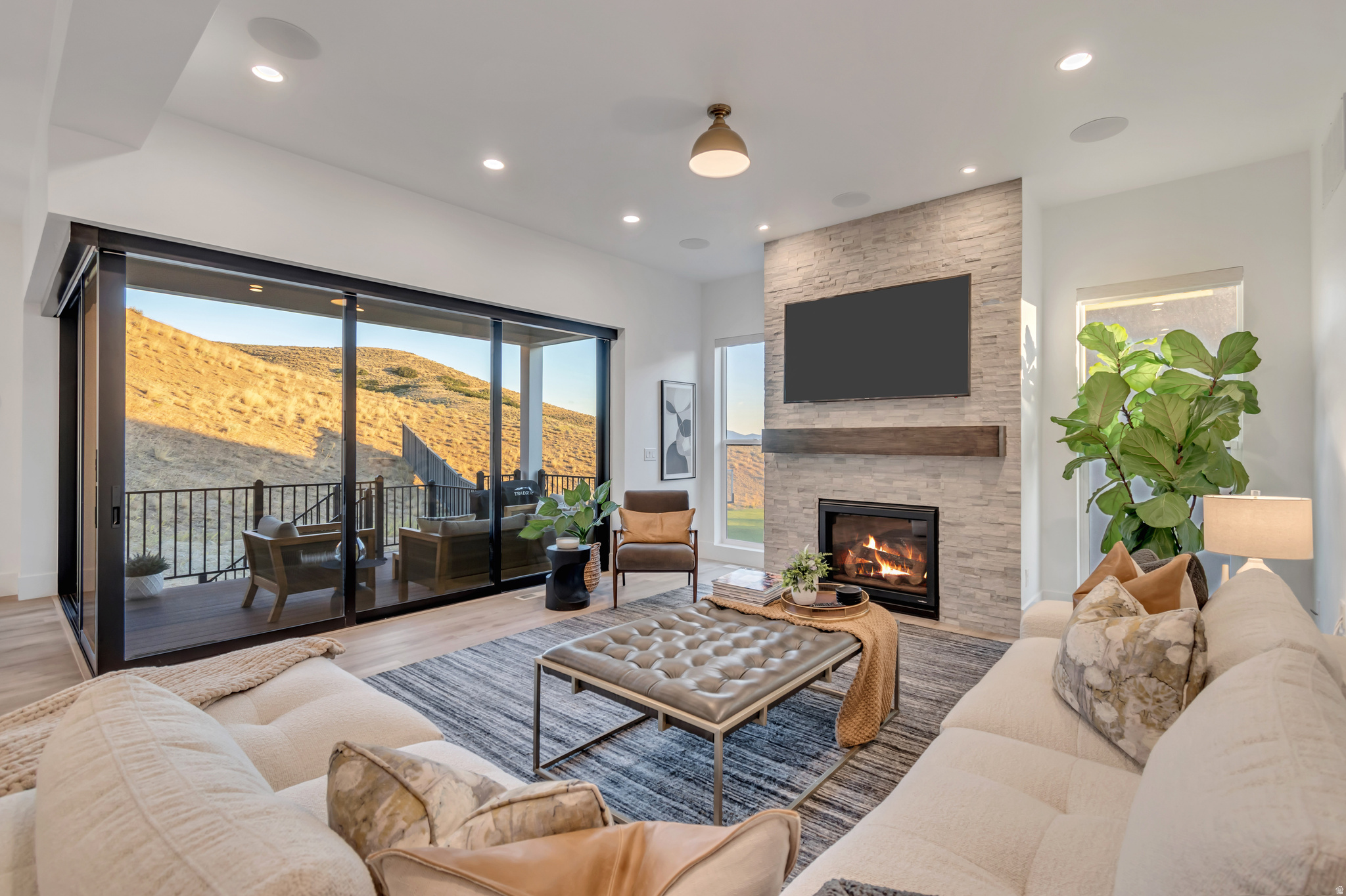 HIDDEN CANYON - Residential