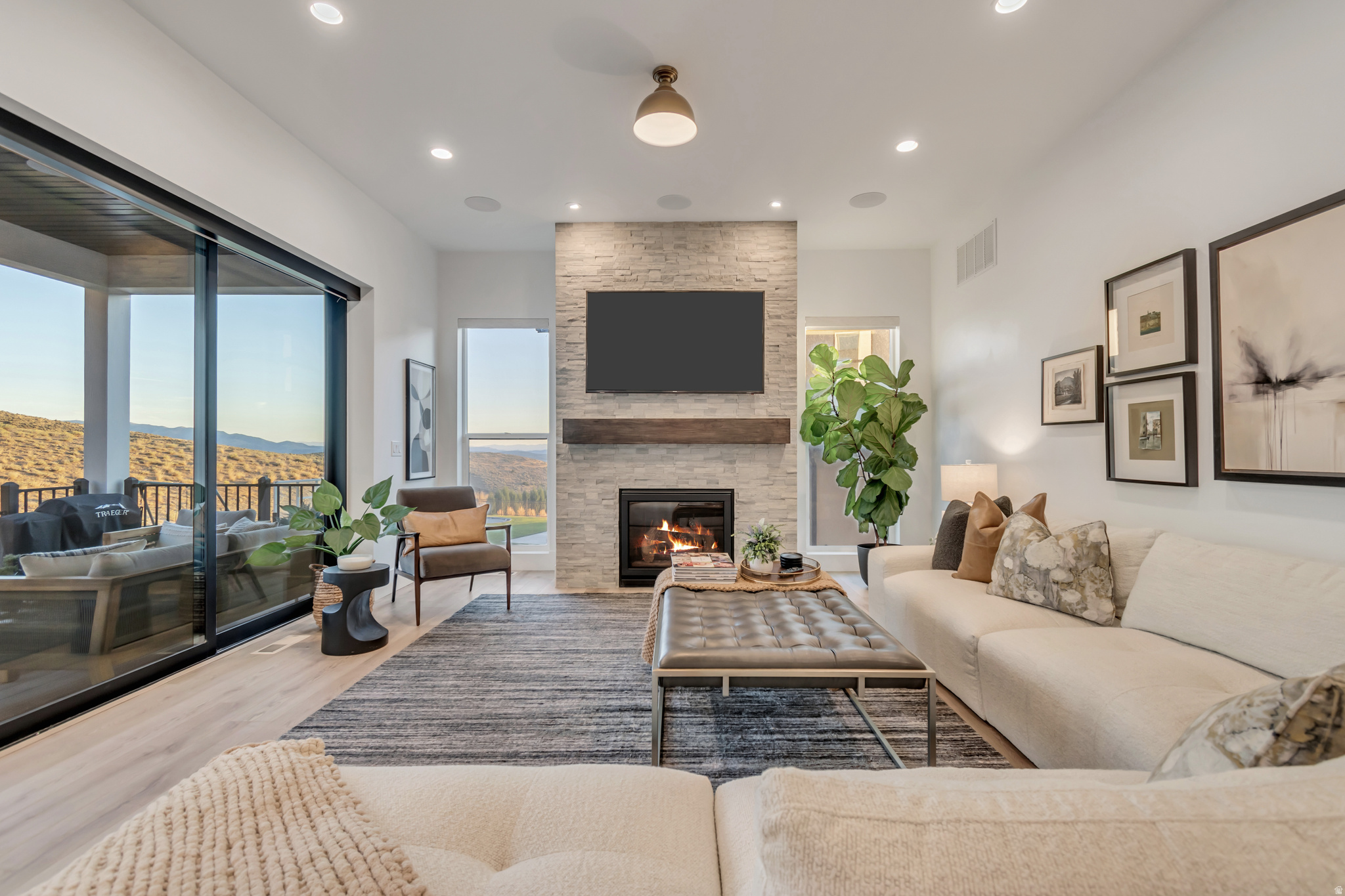 HIDDEN CANYON - Residential