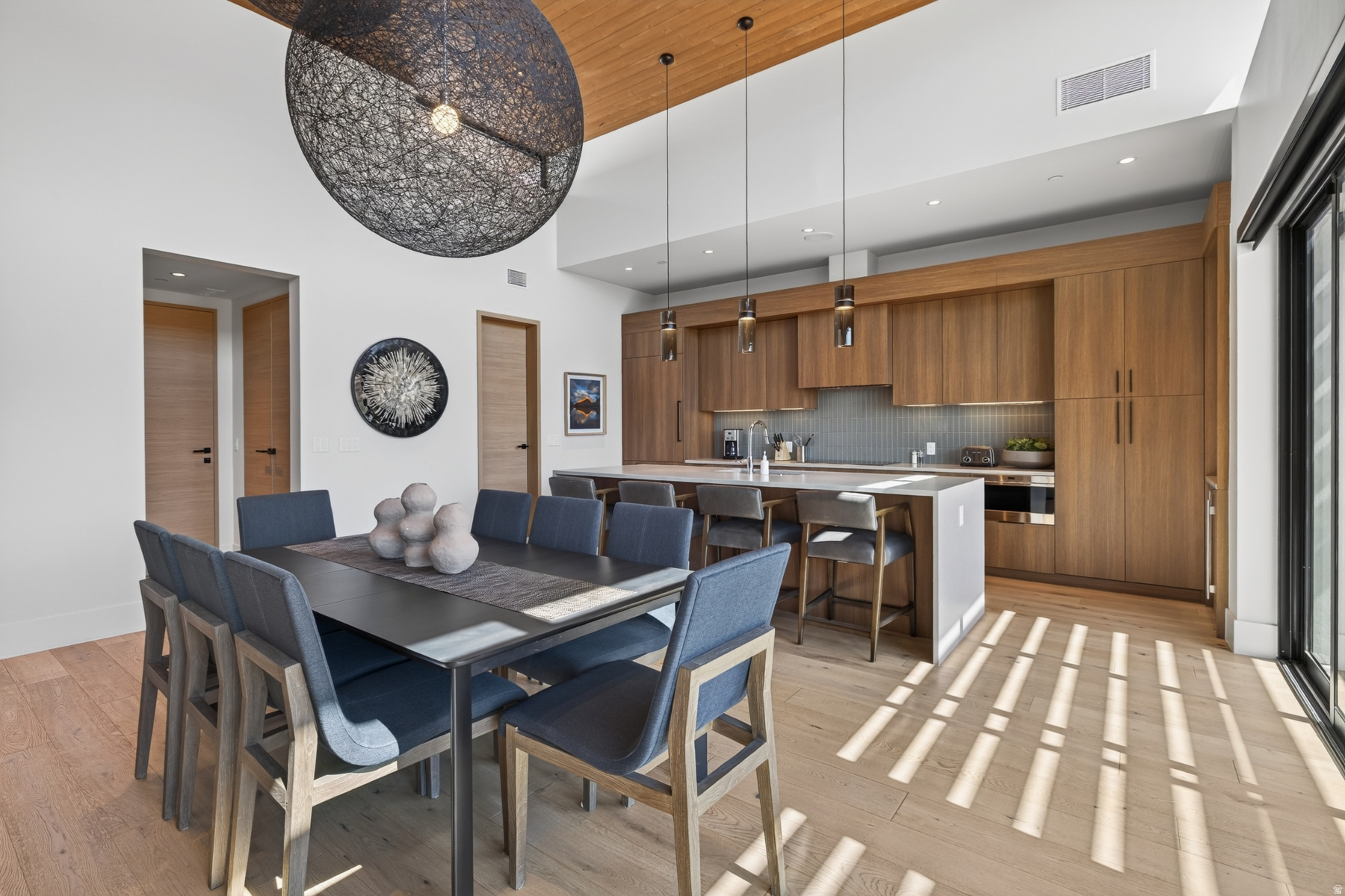 LIONSBACK - Residential