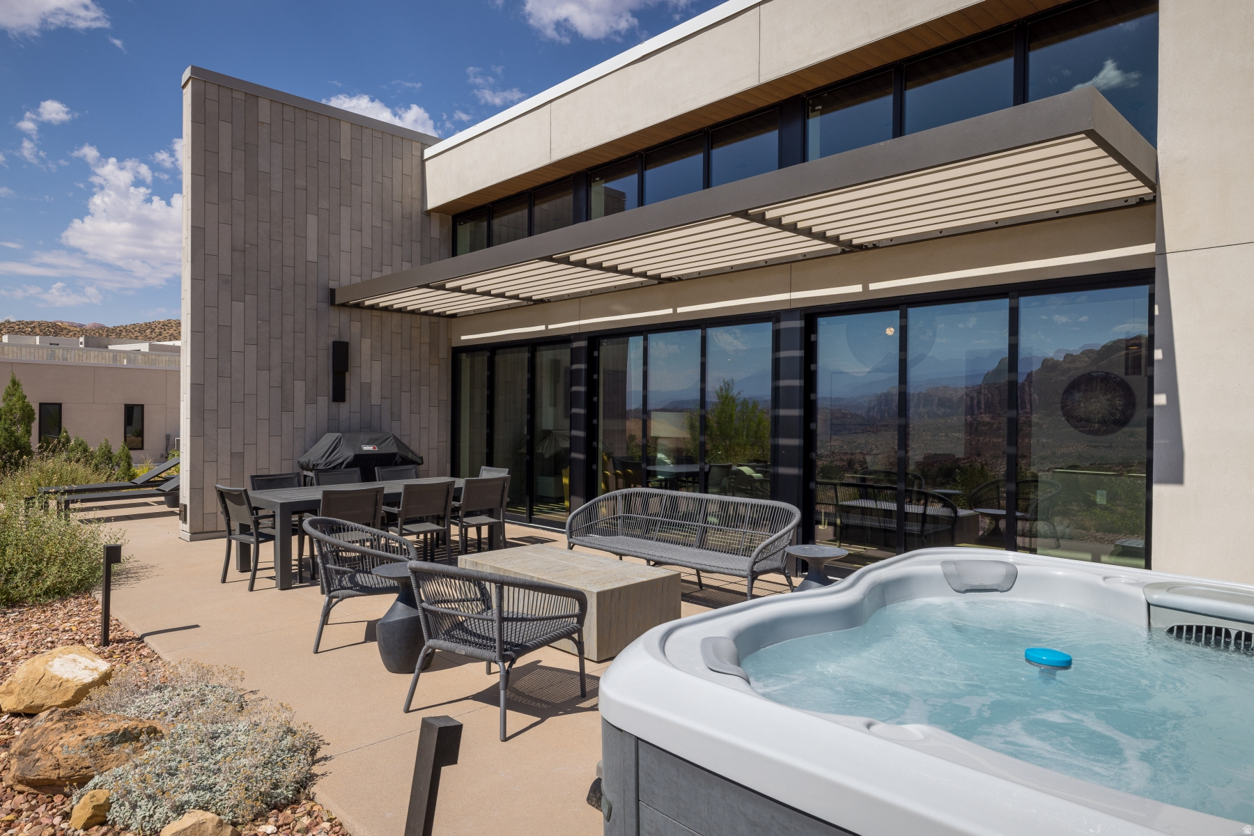 LIONSBACK - Residential