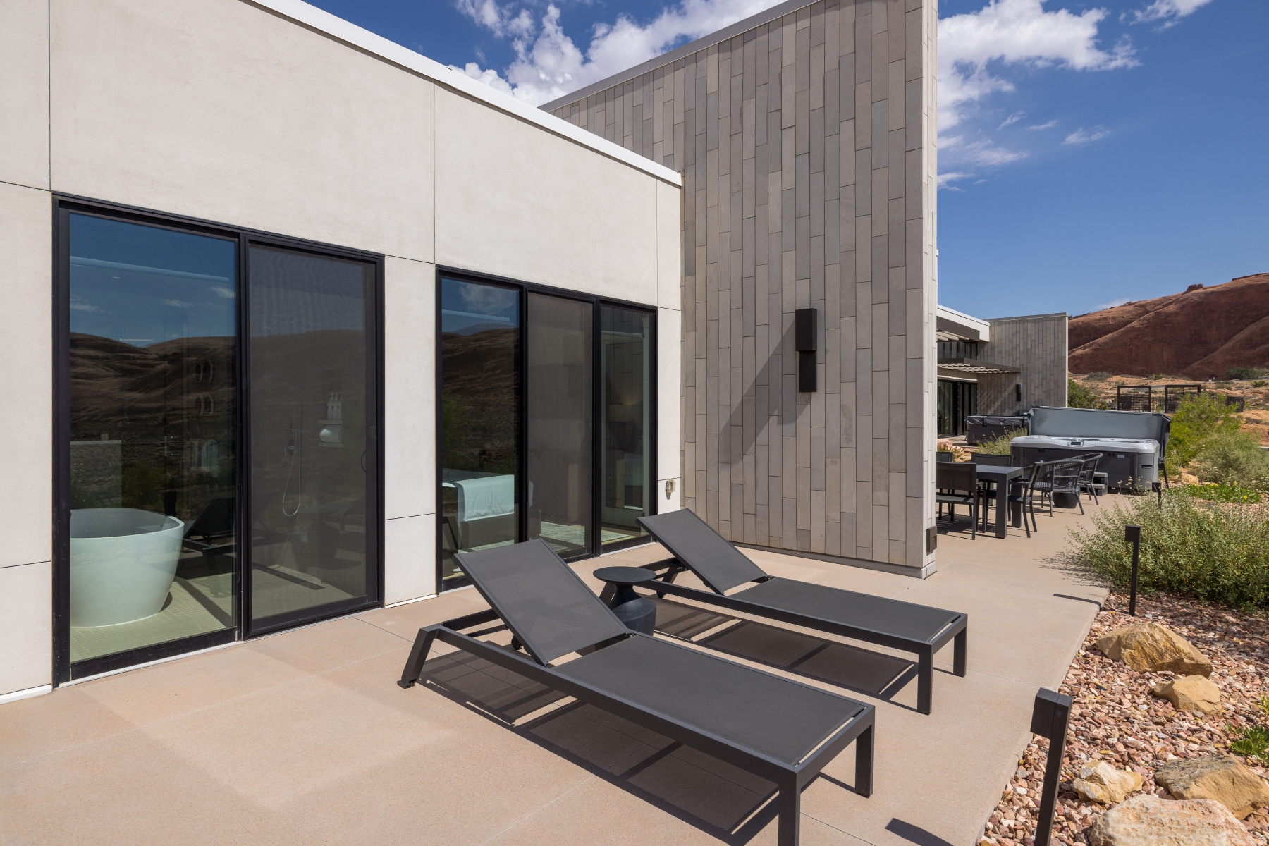 LIONSBACK - Residential