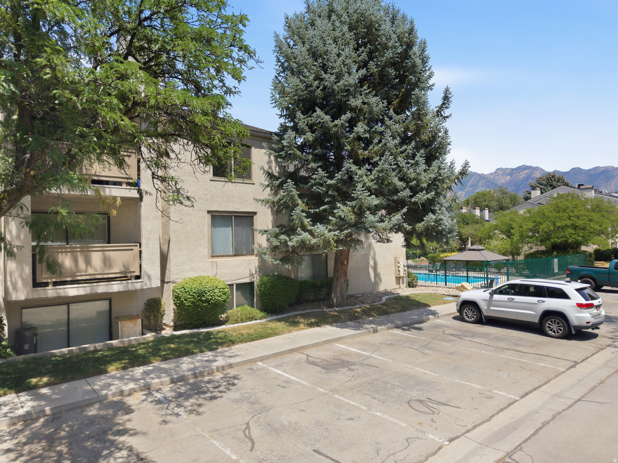 HILL CREEK - Residential