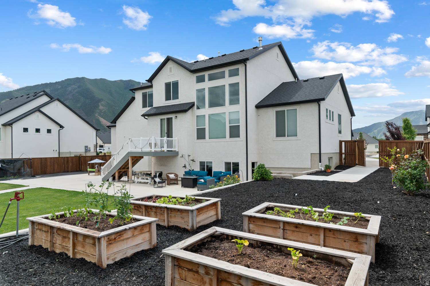 WHITING FARMS - Residential