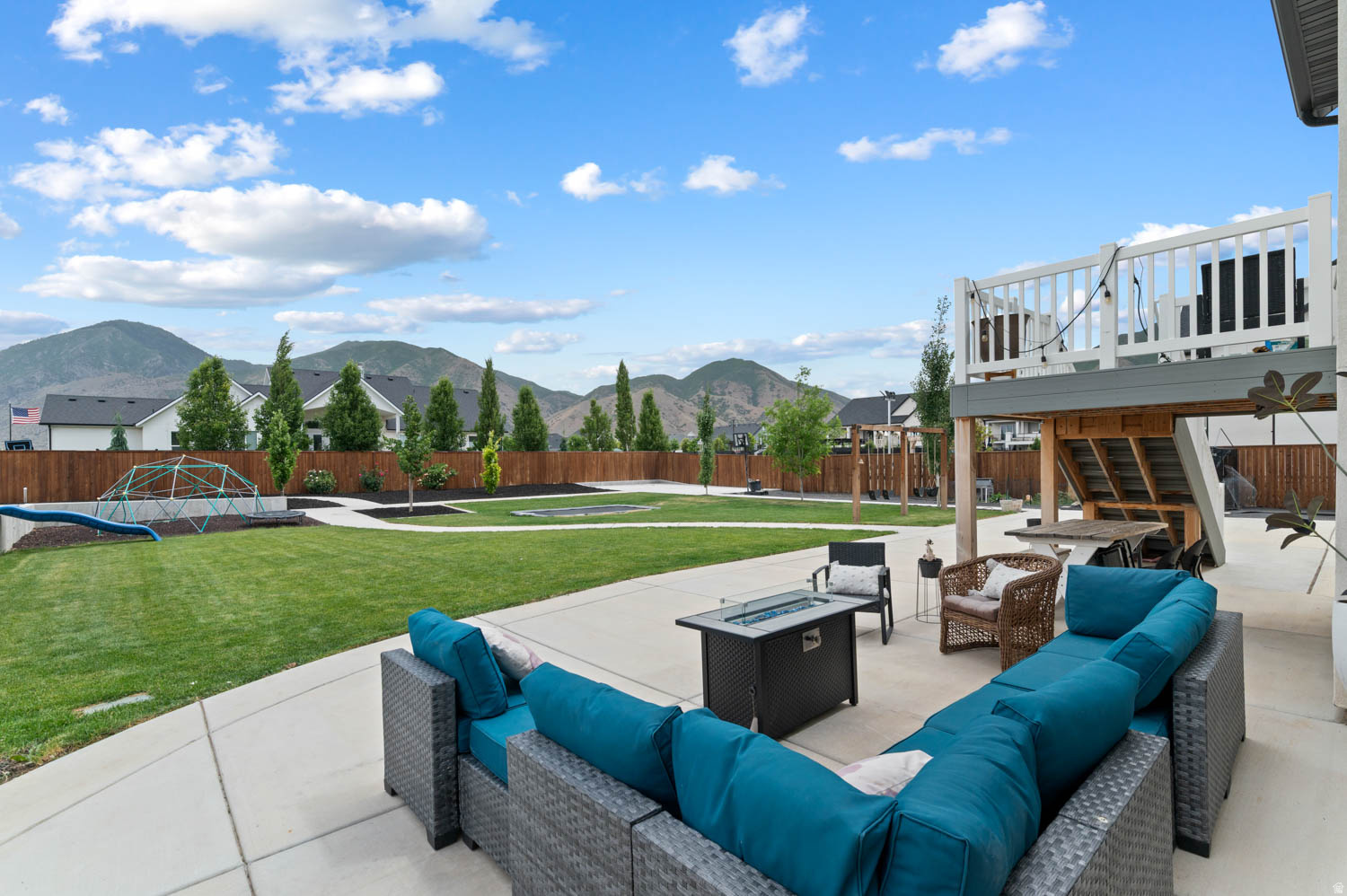 WHITING FARMS - Residential