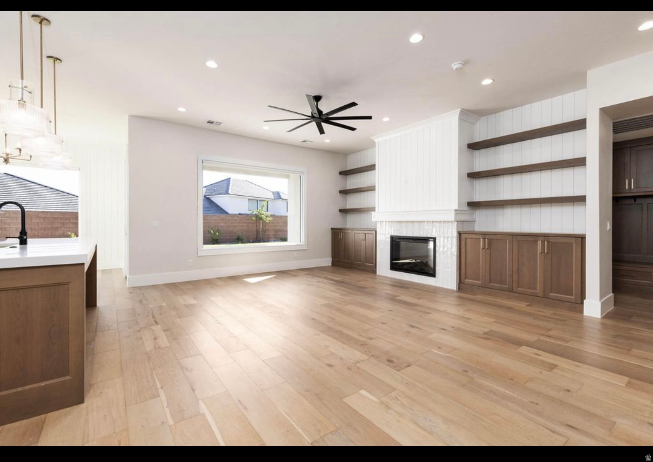 RED MESA AT SUNRISE VALLEY 3 - Residential