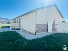 THOROUGHBRED CROSSING - Residential