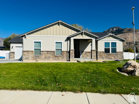 THOROUGHBRED CROSSING - Residential