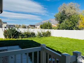 THOROUGHBRED CROSSING - Residential