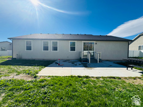 THOROUGHBRED CROSSING - Residential