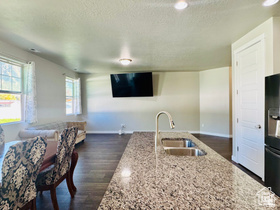 THOROUGHBRED CROSSING - Residential