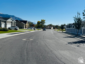 THOROUGHBRED CROSSING - Residential