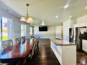 THOROUGHBRED CROSSING - Residential