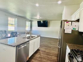 THOROUGHBRED CROSSING - Residential