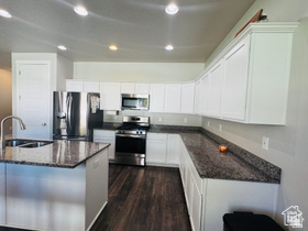 THOROUGHBRED CROSSING - Residential