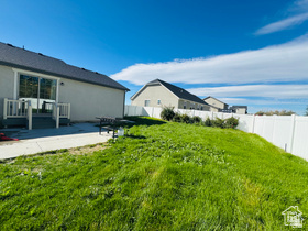 THOROUGHBRED CROSSING - Residential