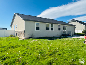 THOROUGHBRED CROSSING - Residential