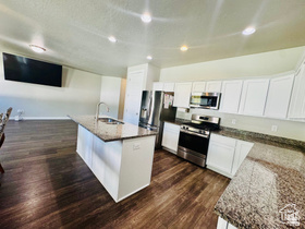 THOROUGHBRED CROSSING - Residential