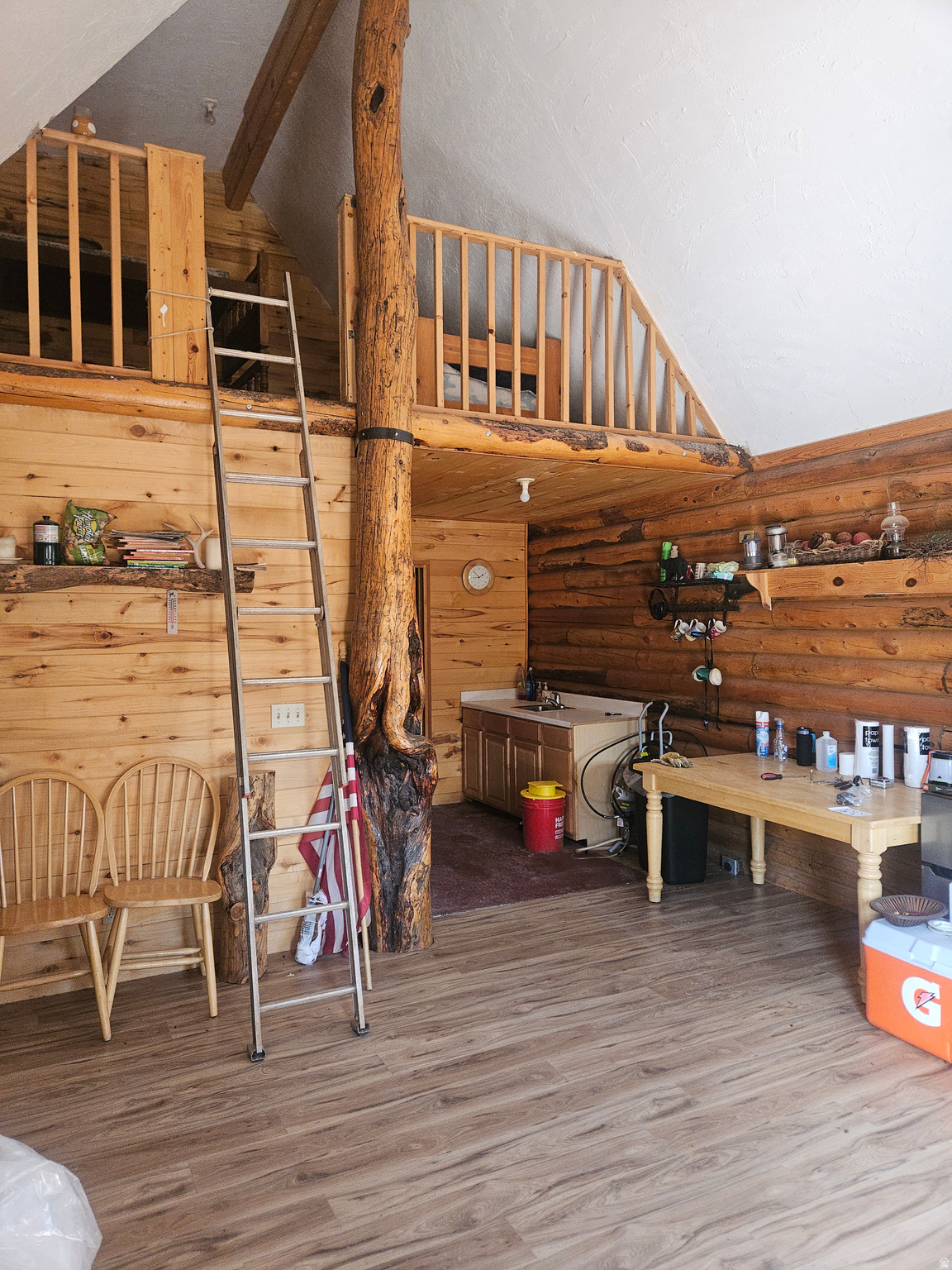 ROBBER'S ROOST - Residential