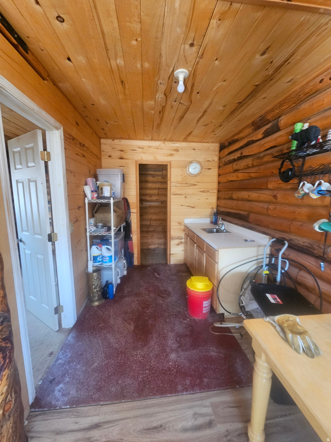 ROBBER'S ROOST - Residential