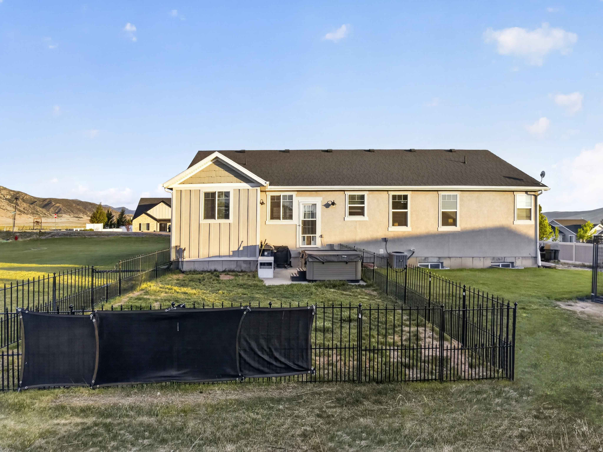 THE MOUNTAIN VIEW ES - Residential