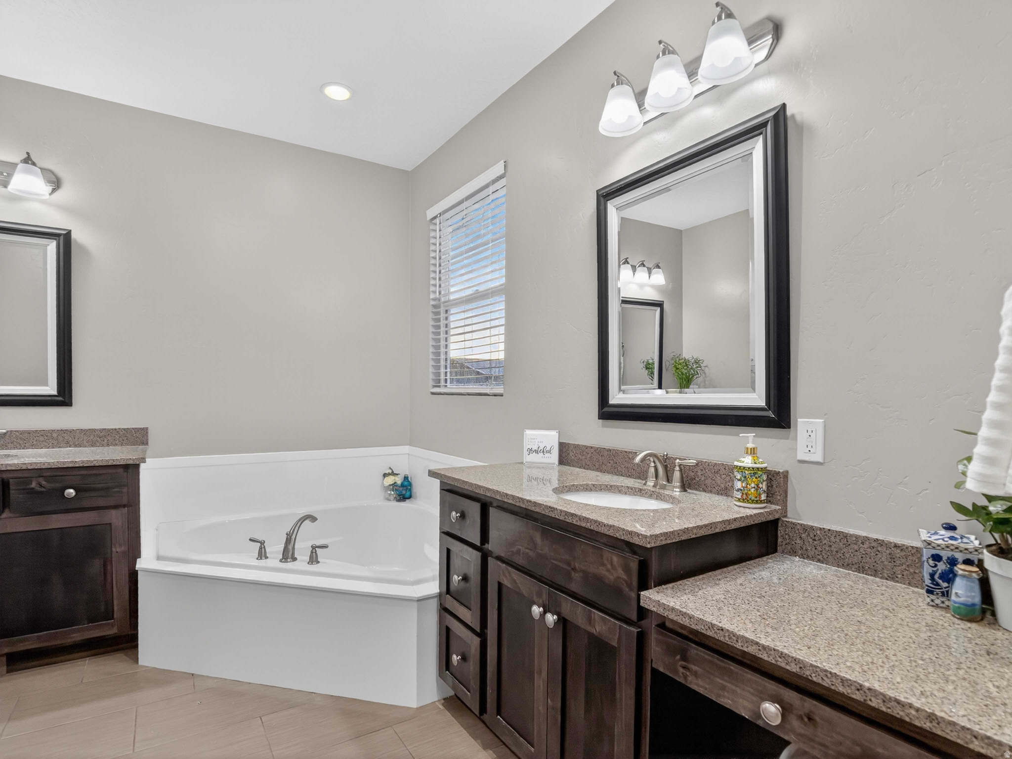 THE MOUNTAIN VIEW ES - Residential
