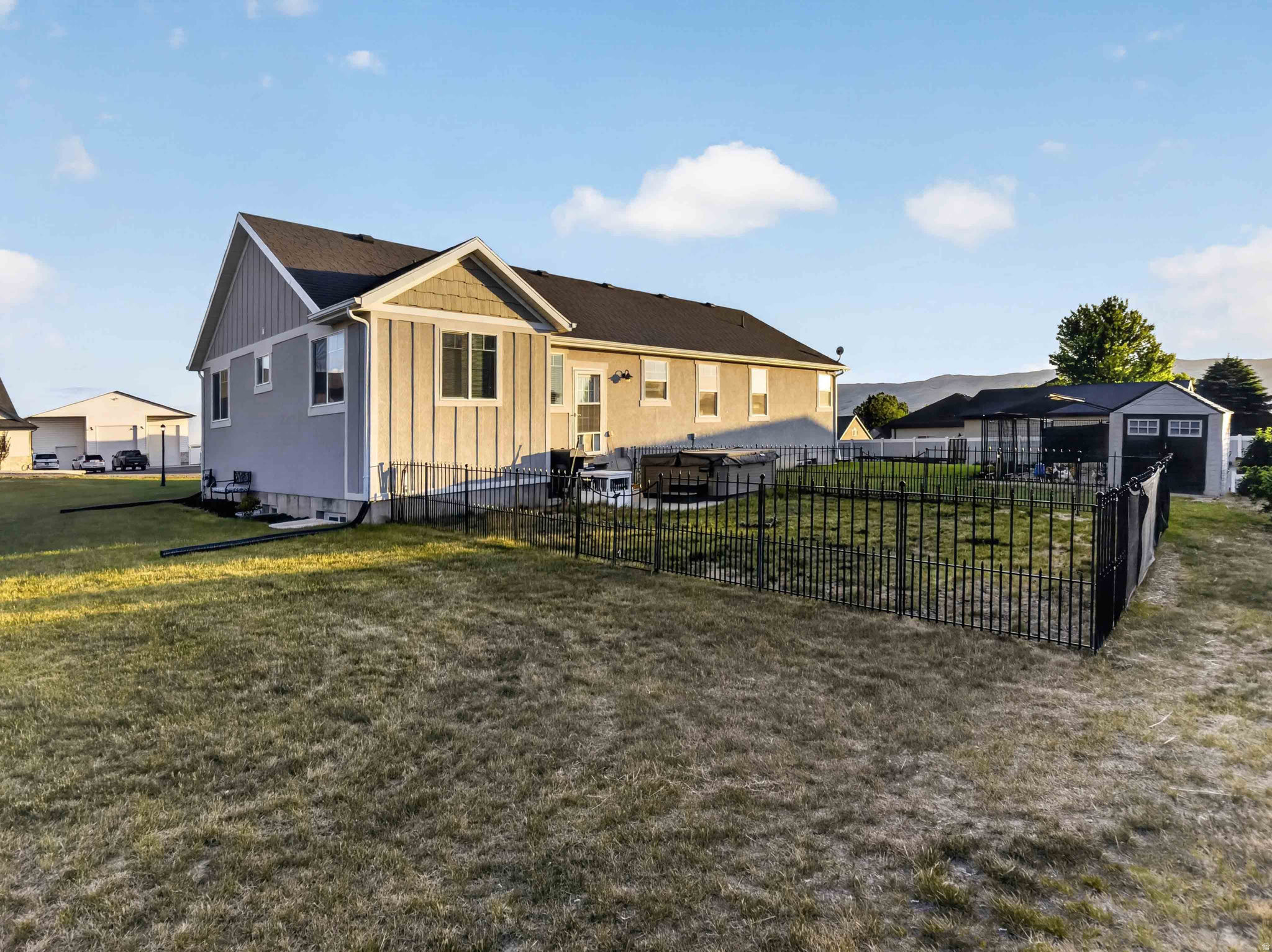 THE MOUNTAIN VIEW ES - Residential