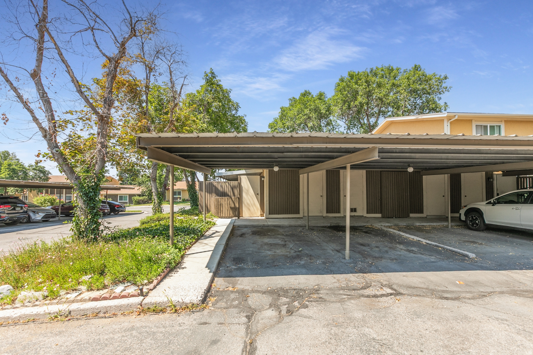 THREE FOUNTAINS - Residential