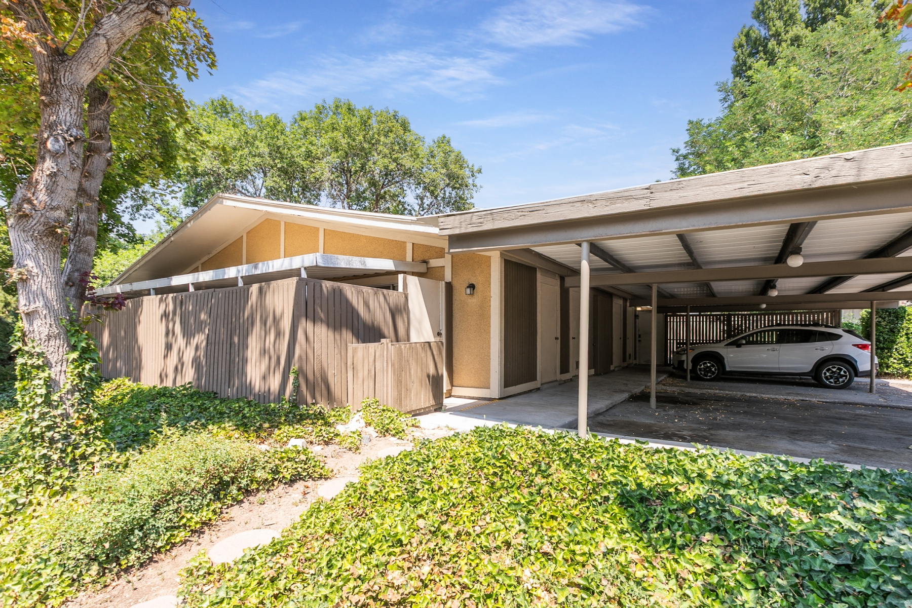 THREE FOUNTAINS - Residential