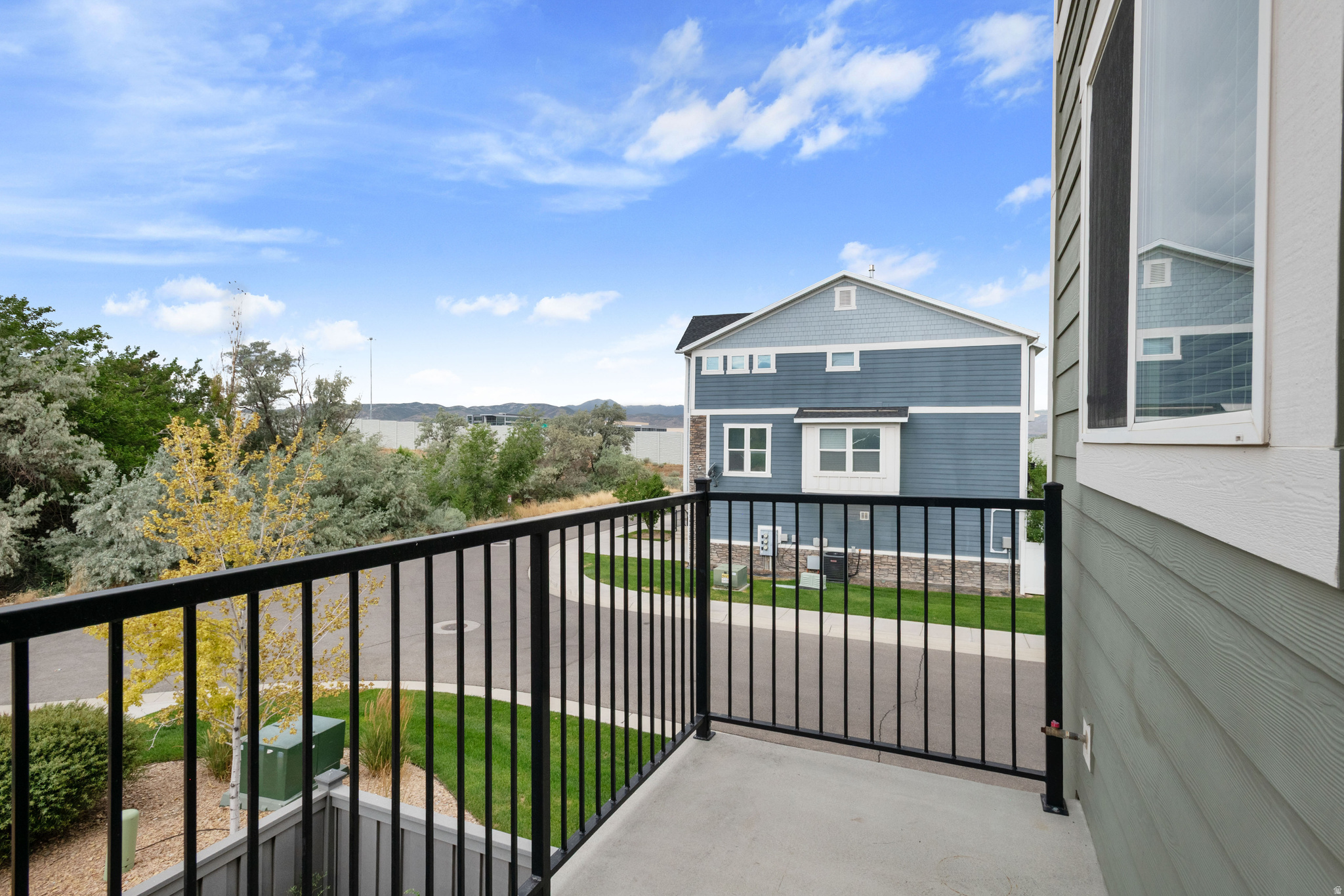 CREEKSIDE - Residential