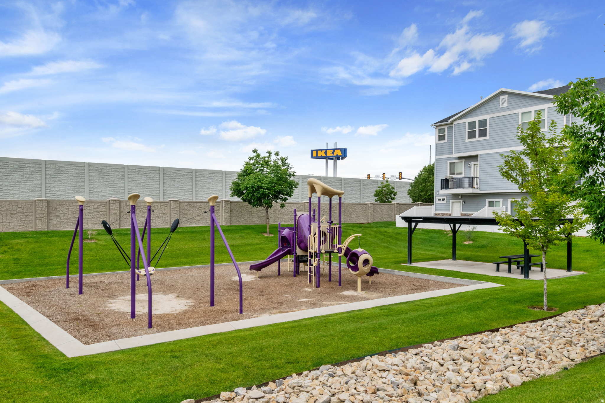 CREEKSIDE - Residential