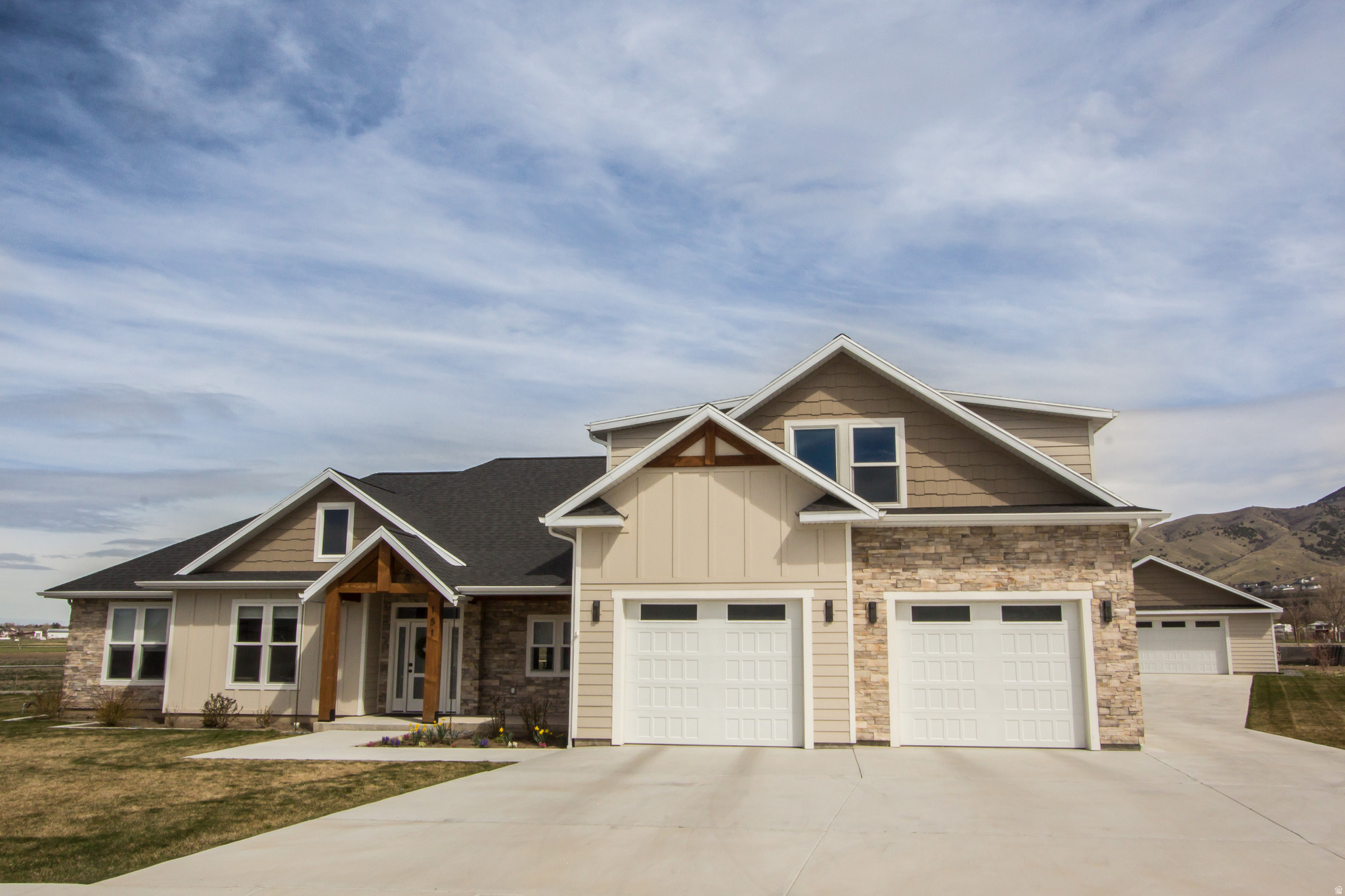 HAWK CREST - Residential