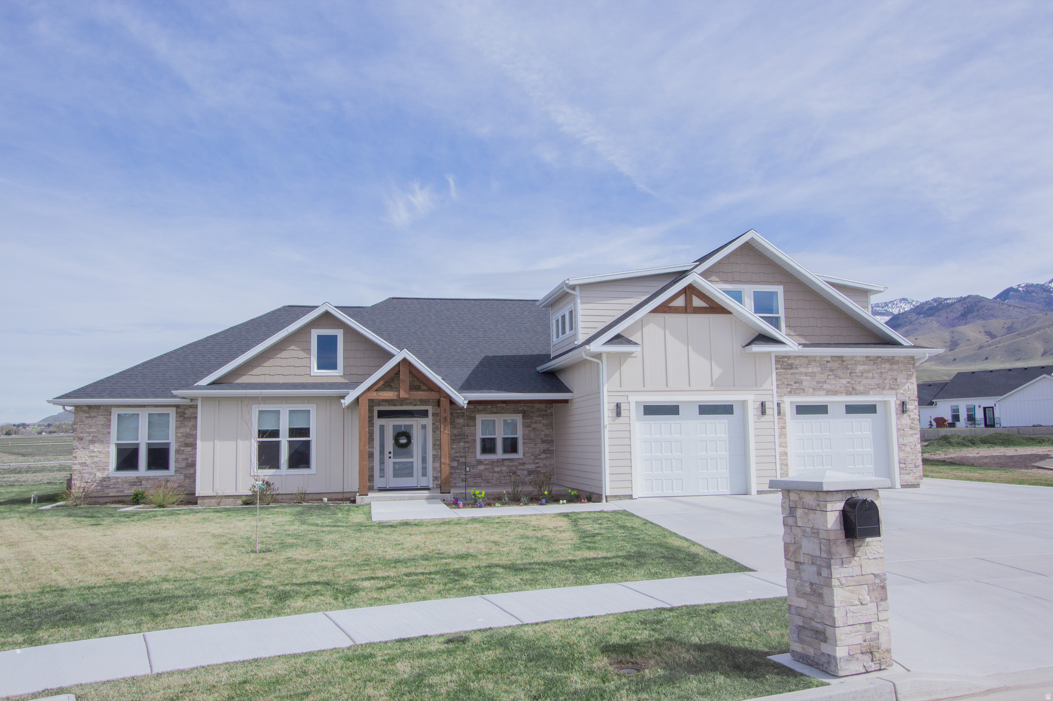 HAWK CREST - Residential