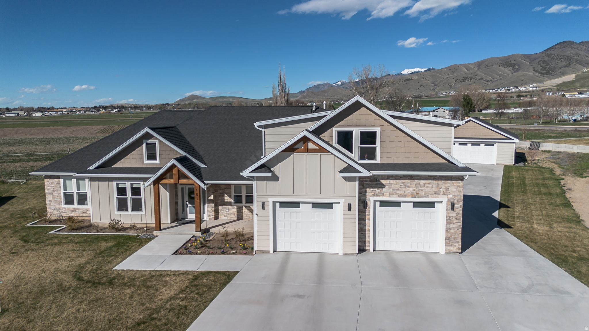 HAWK CREST - Residential