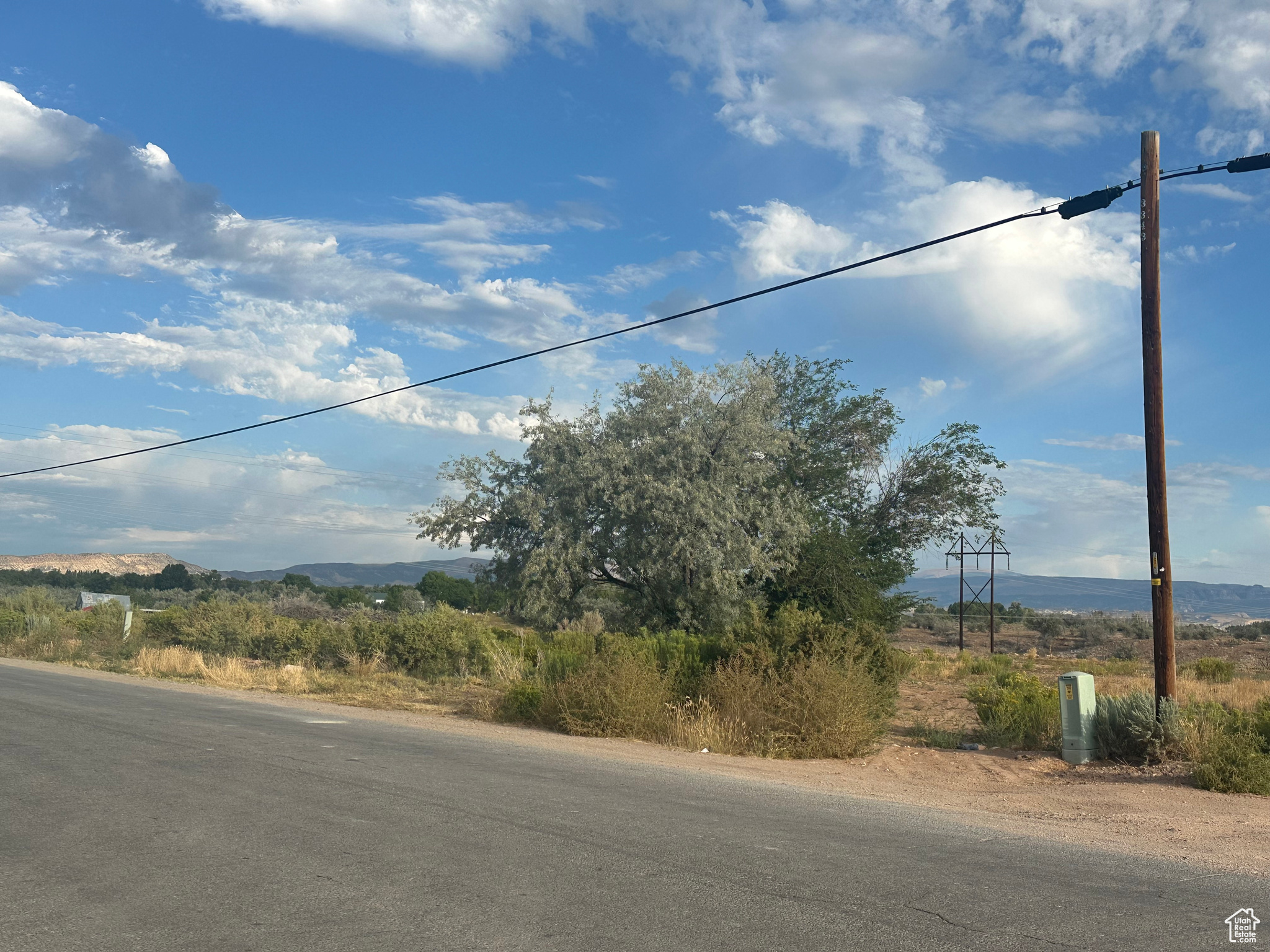 Beautiful lot!!! Utilities available.  Buyer responsible from connection to the meter to the home. Buyer responsible for the associated connection fees. Buyer is advised to obtain independent information. Call listing agent for any questions.