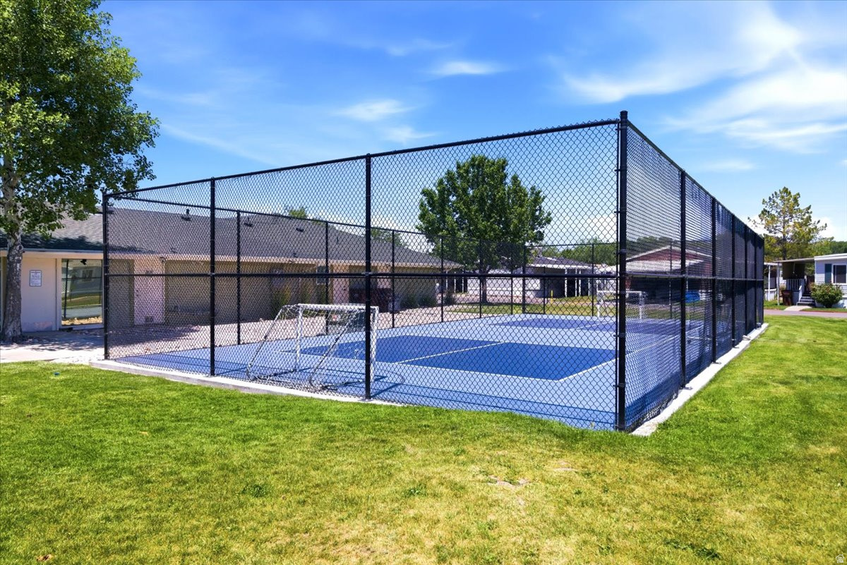 MEADOWBROOK VILLAGE MOBILE HOME PARK - Residential