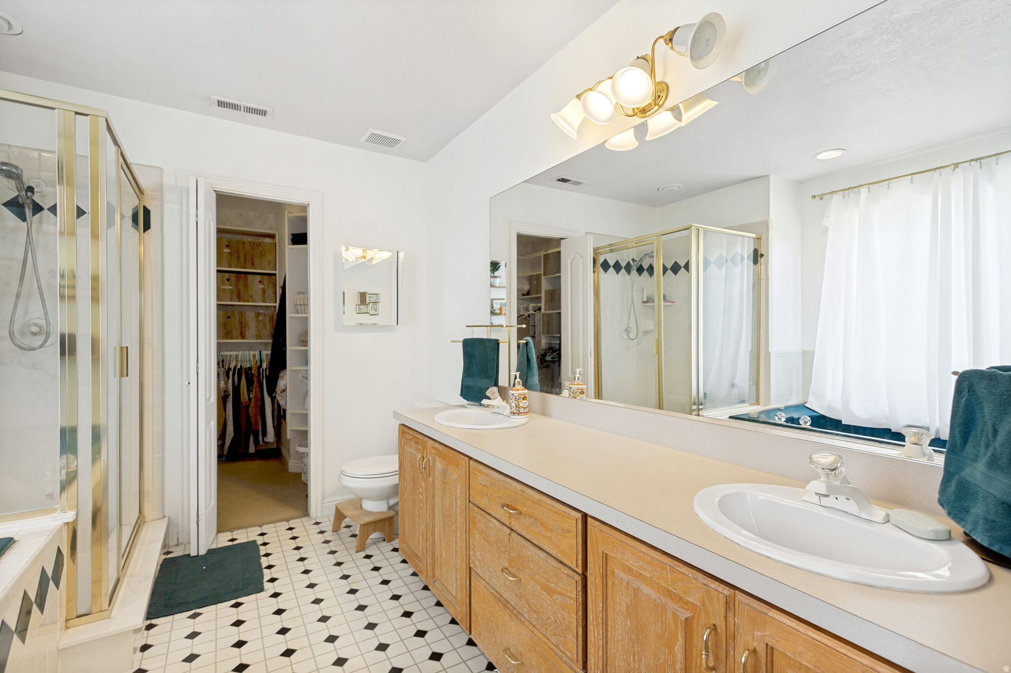 EAGLES VIEW - Residential