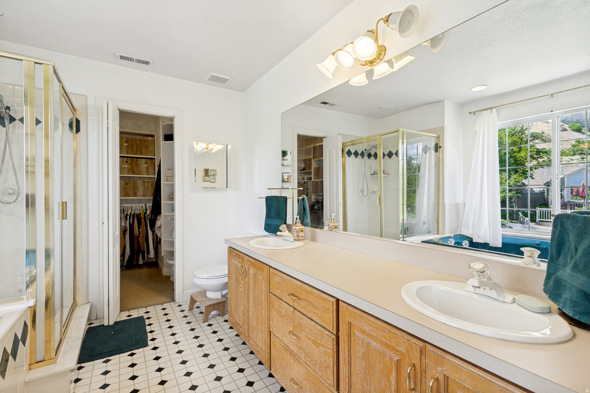 EAGLES VIEW - Residential