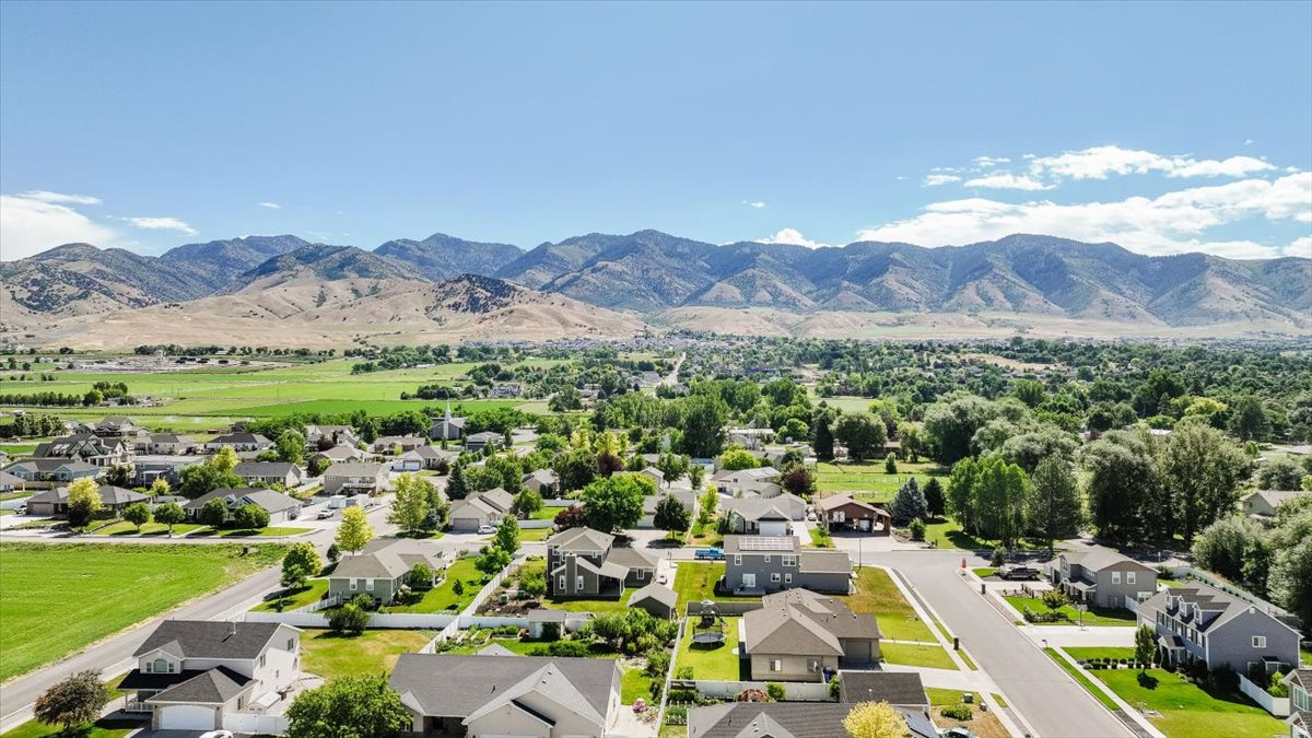 COUNTRY GROVE ESTATE - Residential