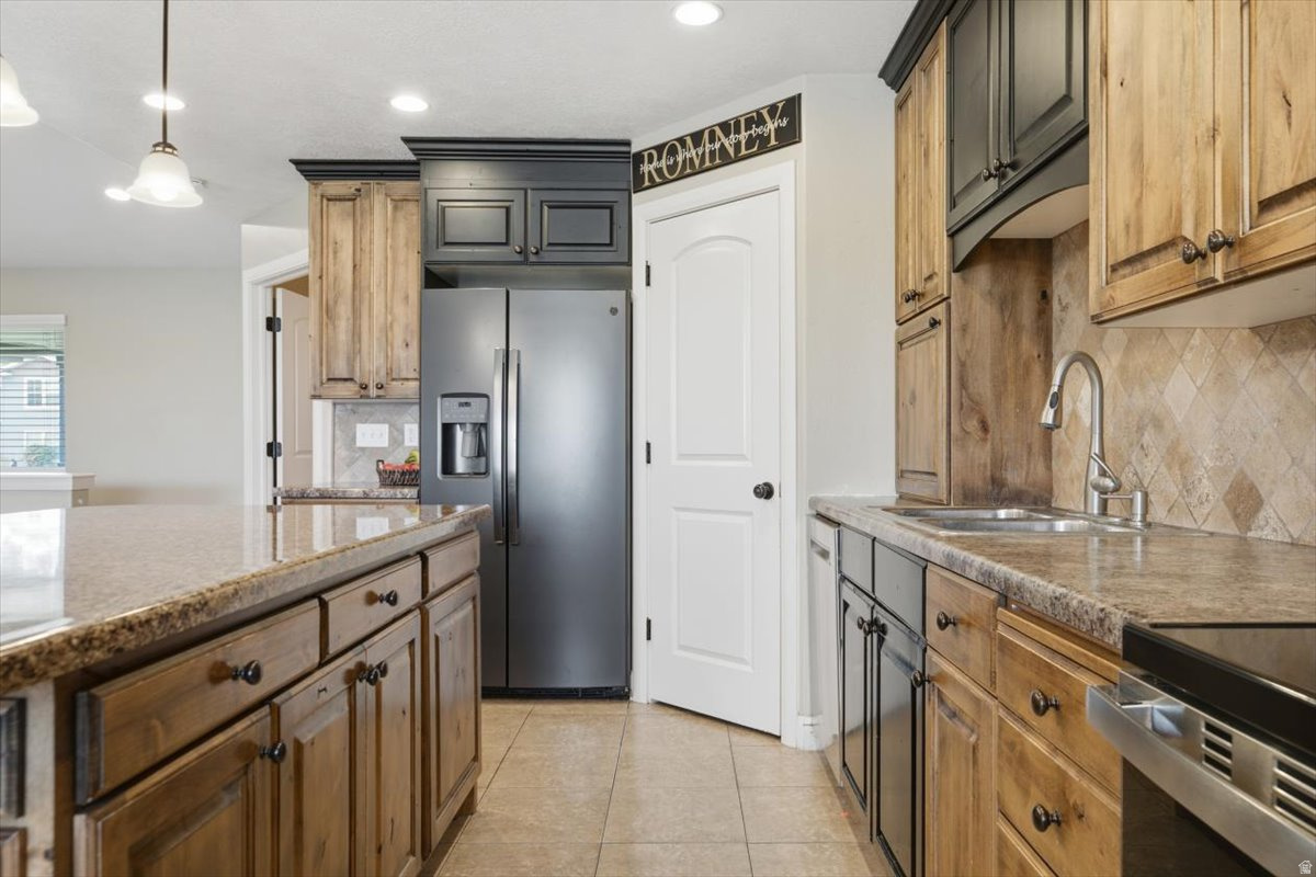 COUNTRY GROVE ESTATE - Residential