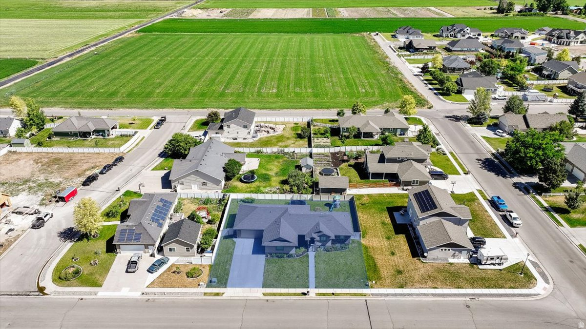COUNTRY GROVE ESTATE - Residential