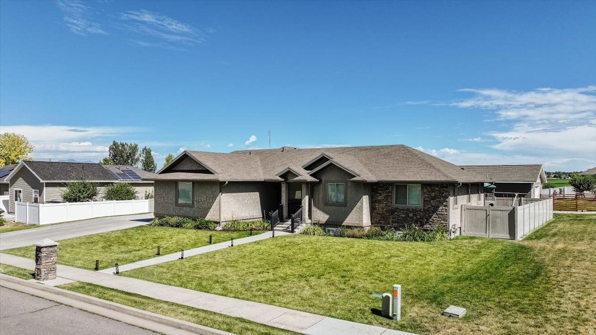 COUNTRY GROVE ESTATE - Residential