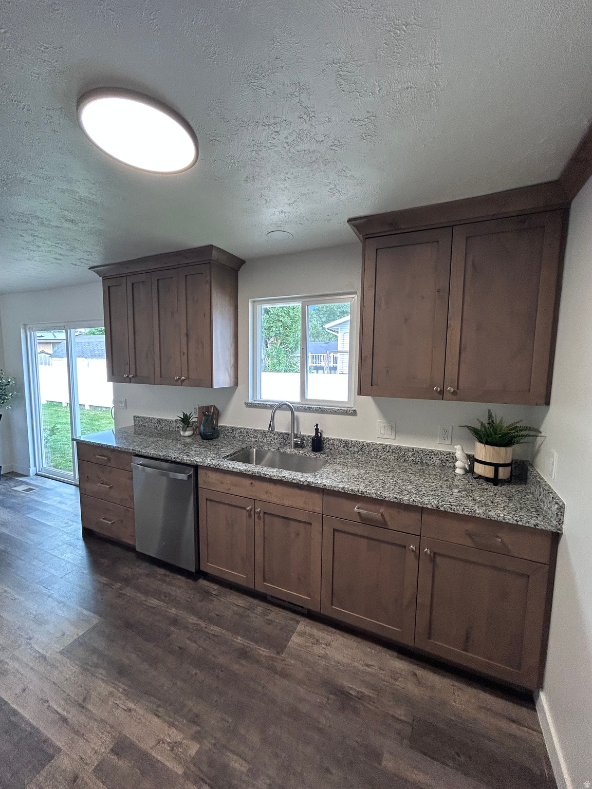 MOUNTAIN VIEW ESTATE - Residential