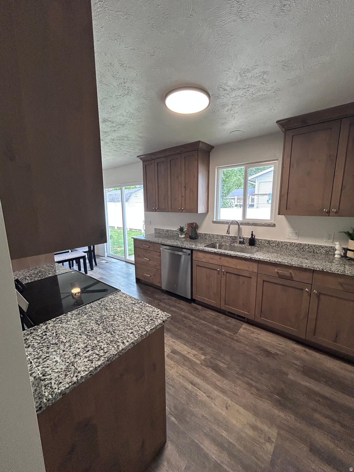 MOUNTAIN VIEW ESTATE - Residential