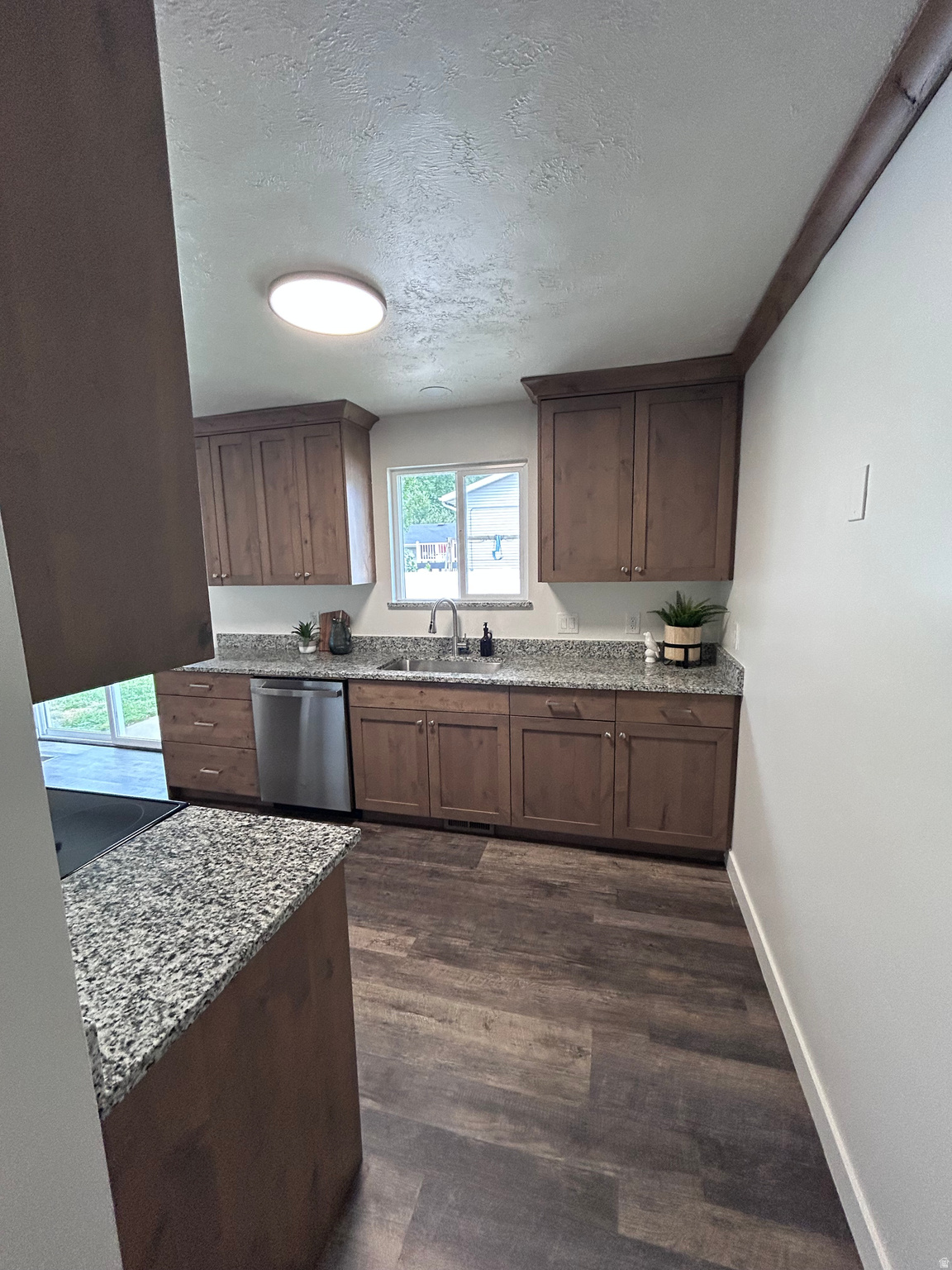 MOUNTAIN VIEW ESTATE - Residential