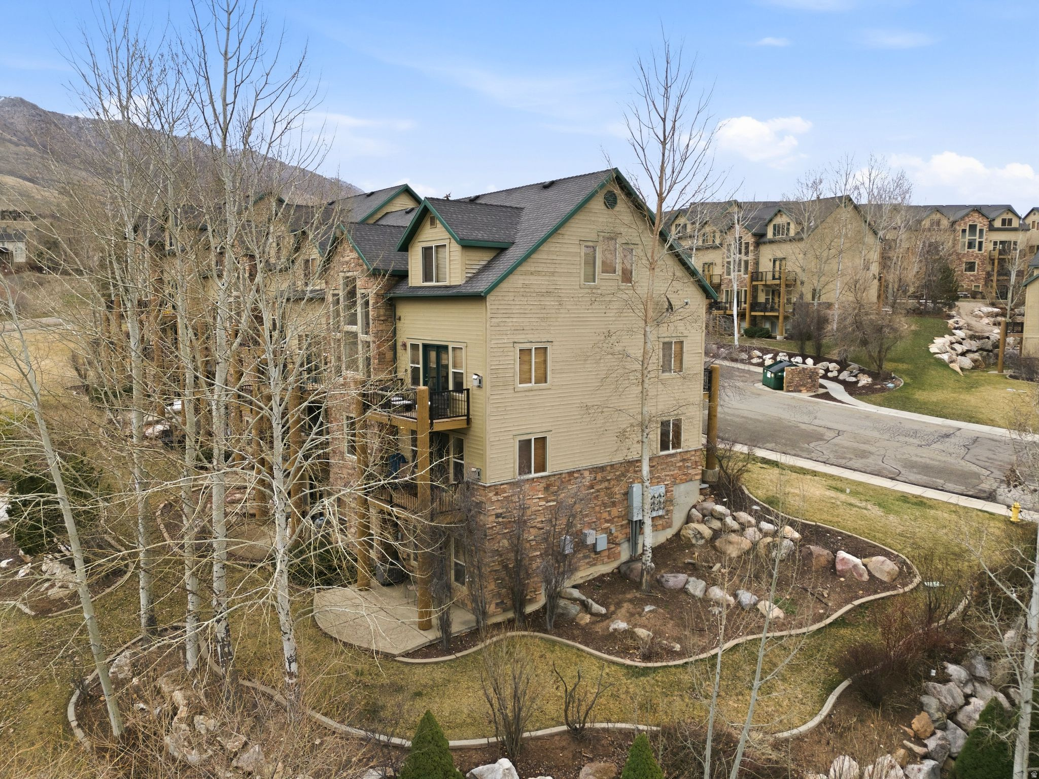 MOOSE HOLLOW CONDOMI - Residential