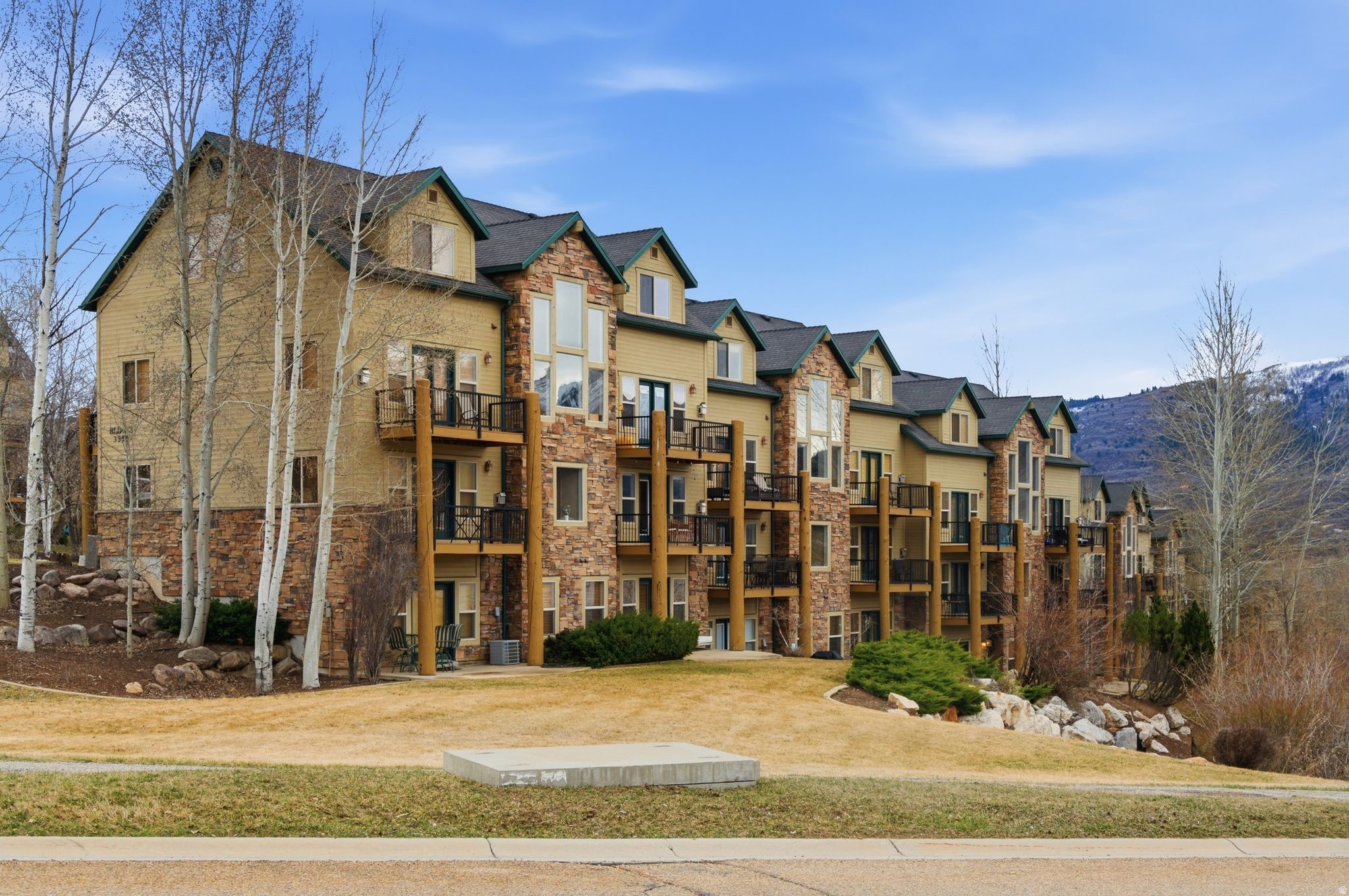 MOOSE HOLLOW CONDOMI - Residential