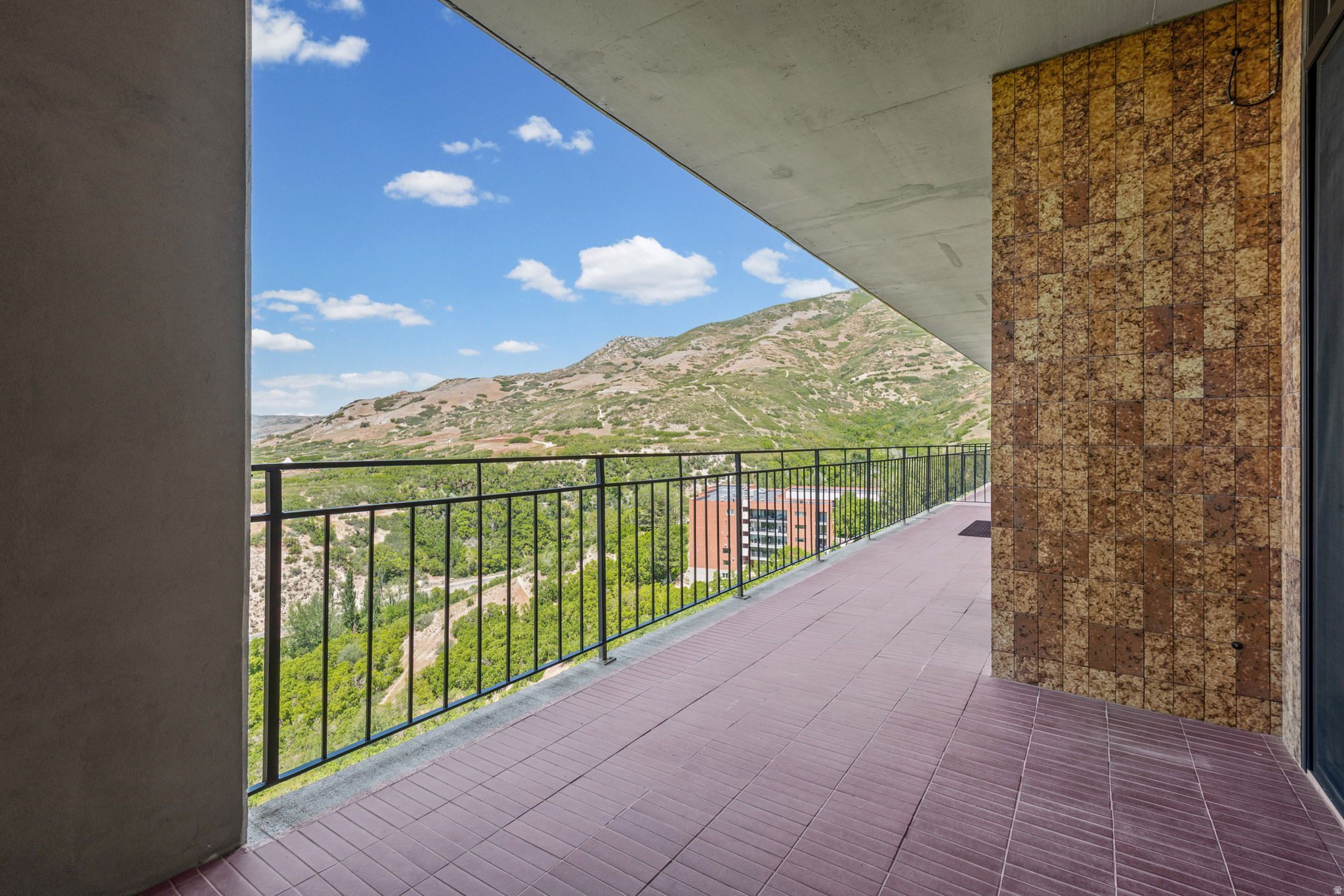 DONNER PLACE CONDM - Residential
